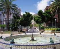 Plaza-25-de-Julio-en-Santa-Cruz-de-Tenerife-4-300x170